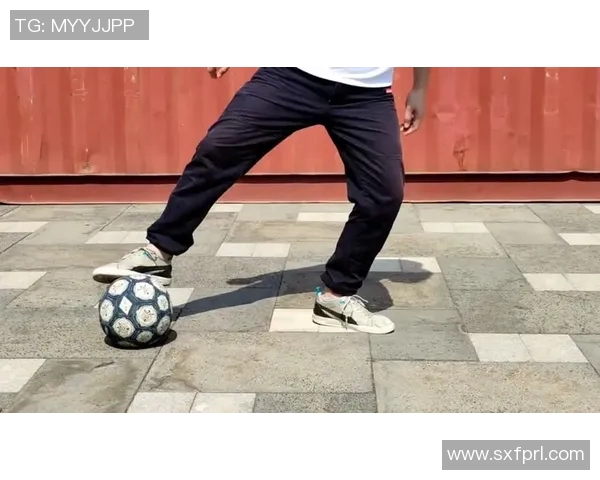 街头足球热潮席卷全球 球星与普通人共同演绎街头精彩对决